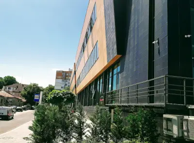Бизнес Център - бивш ПФОЕ Мол/Mall Varna