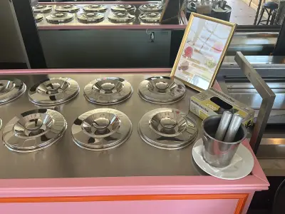 The RITZ Sweets - сладкарница РИТЦ - френски макарони, чийзкейкове, торти