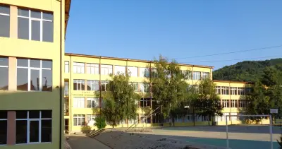 Средно езиково училище "Св. Паисий Хилендарски"