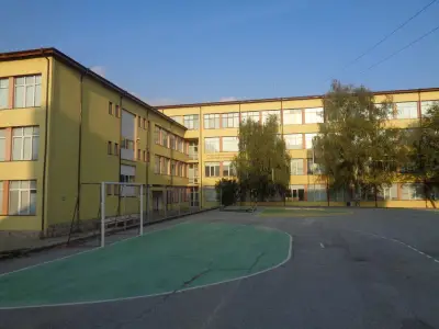 Средно езиково училище "Св. Паисий Хилендарски"