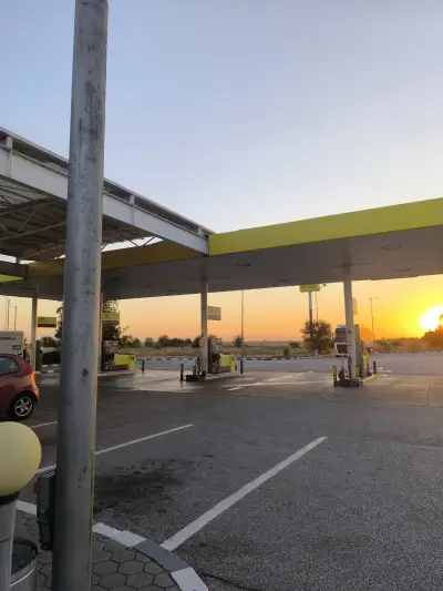 Бензиностанция FAR Petroleum