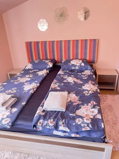 The Mirrors GuestHouse - Къщата с огледалата