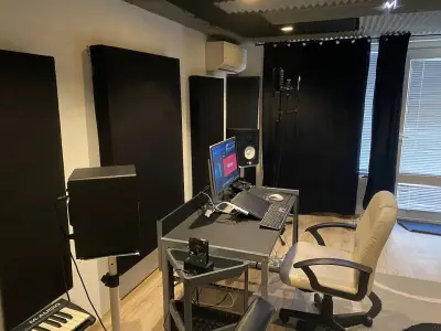 “Type Shi Studio”