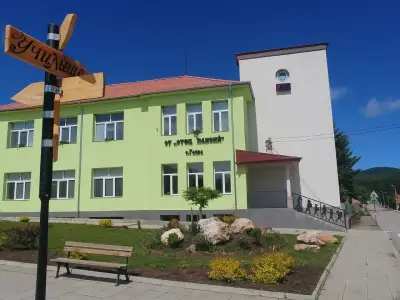 Кафе и детска площадка
