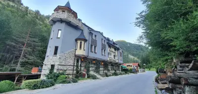 Хотел "Дени", Триград