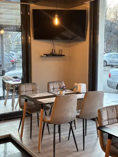 Cafe & Bar LIORA