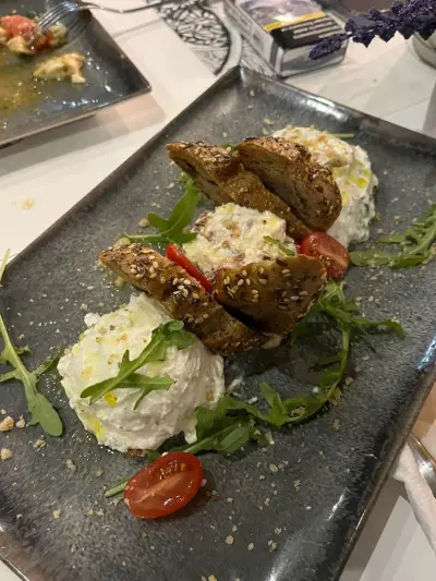 Cafe & Bar LIORA
