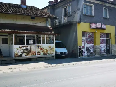 Тестени и месни изделия Масърлиеви 88, хляб, месо