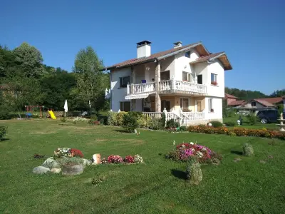 КЪЩА ЗА ГОСТИ ДЕБРИНА