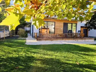 Ma-Bebe PlayHouse with Private Sauna --- Lake, Parks and SPA Pools in 5 min