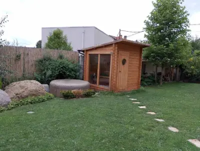 Ma-Bebe PlayHouse with Private Sauna --- Lake, Parks and SPA Pools in 5 min