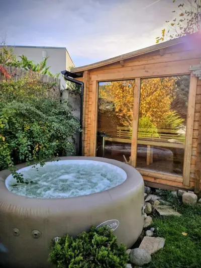 Ma-Bebe PlayHouse with Private Sauna --- Lake, Parks and SPA Pools in 5 min