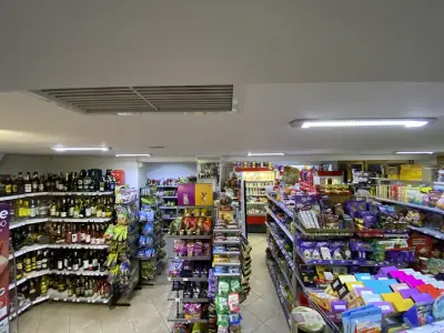Хранителен магазин Corner