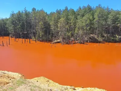 Червеното езеро (Кървавото езеро)