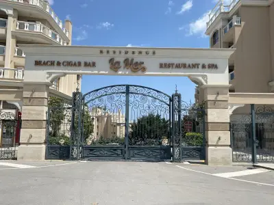 Luxurious and panoramic apartments at the beach in La Mer complex