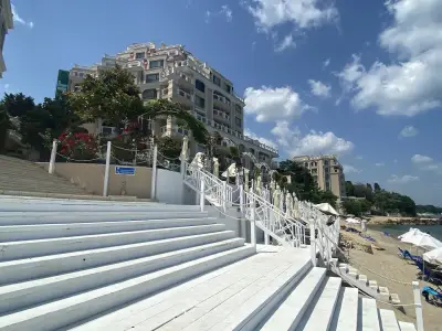 Luxurious and panoramic apartments at the beach in La Mer complex