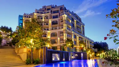 Luxurious and panoramic apartments at the beach in La Mer complex