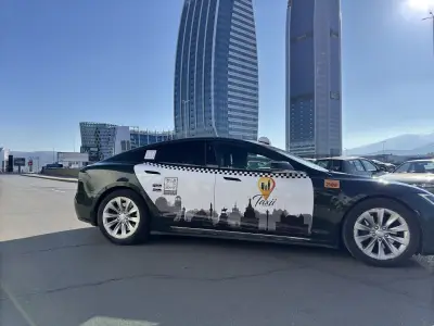 ТЕСЛА ТАКСИ КОГАТО ЛУКСА НЕ ПРЕЧИ НА СКОРОСТТА