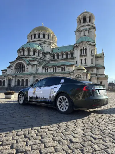 ТЕСЛА ТАКСИ КОГАТО ЛУКСА НЕ ПРЕЧИ НА СКОРОСТТА
