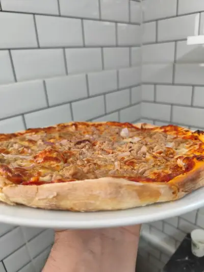 THE FAMILY PIZZA