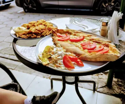 THE FAMILY PIZZA