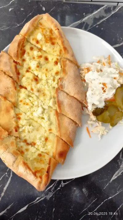 THE FAMILY PIZZA