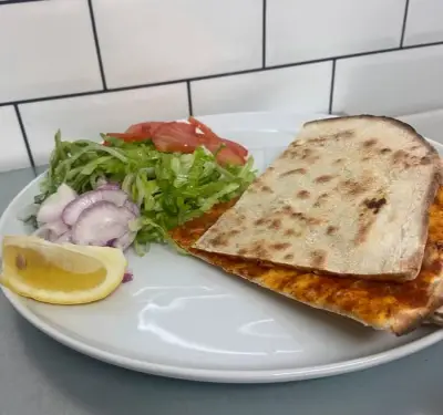 THE FAMILY PIZZA