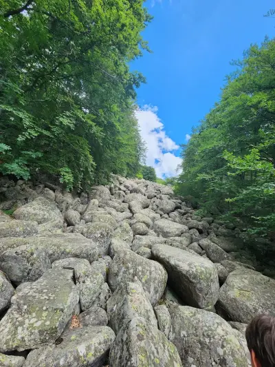 Каменна река