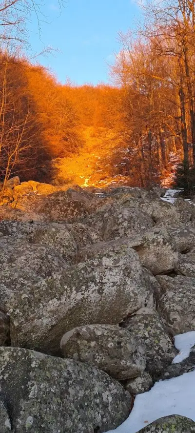 Каменна река
