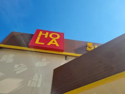 HOLA