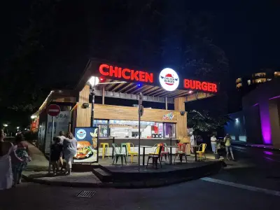 CHICKEN BURGER