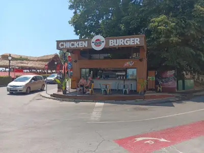CHICKEN BURGER