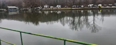 Комплекс „Езерото“
