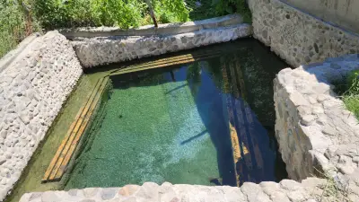 Топилцата (естествени джакузита с гореща минерална вода на открито)