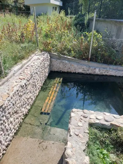 Топилцата (естествени джакузита с гореща минерална вода на открито)