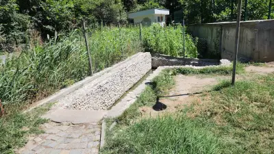 Топилцата (естествени джакузита с гореща минерална вода на открито)