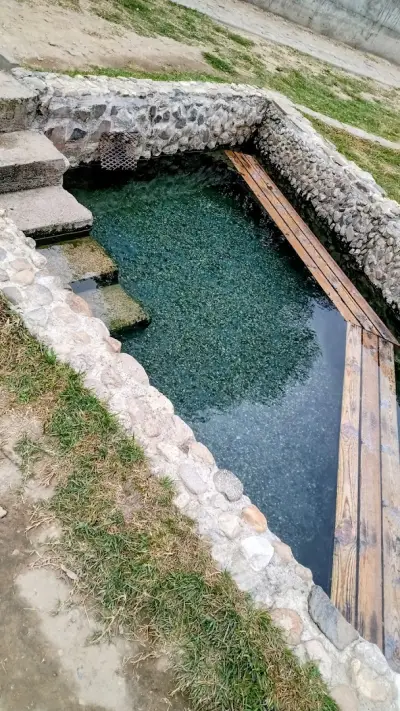 Топилцата (естествени джакузита с гореща минерална вода на открито)