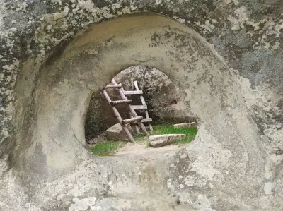 Дупчен камък