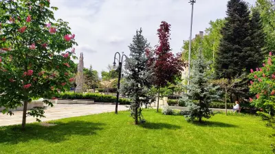Площад "Поезия"