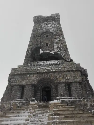 Паметник Братска Могила /Гроба