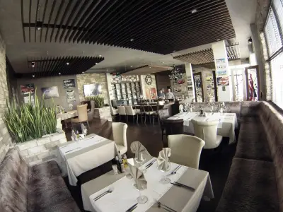 Bar&dinner V8