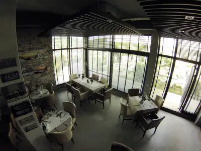 Bar&dinner V8