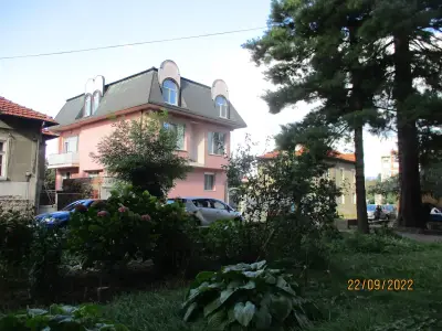Розовата къща