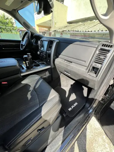 Glossy lab Detailing