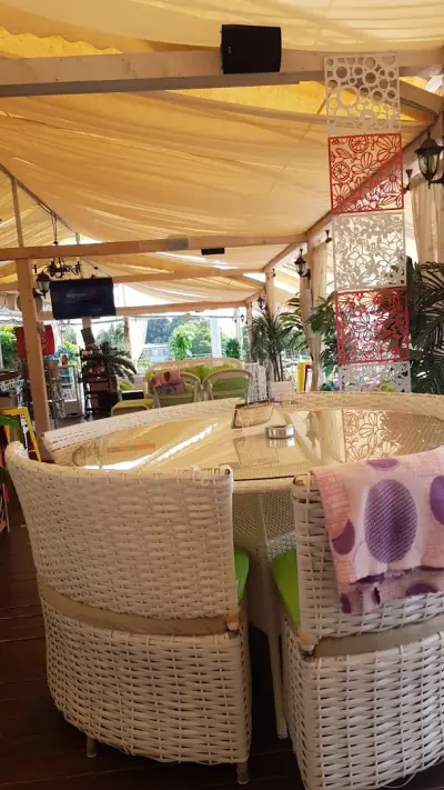 Mystic cafe & bar