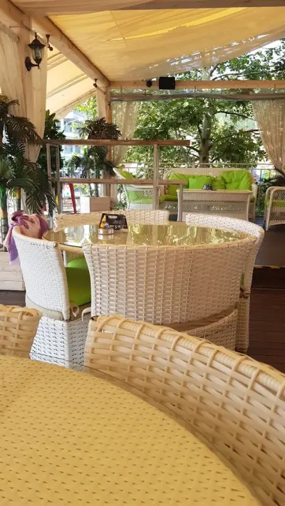 Mystic cafe & bar