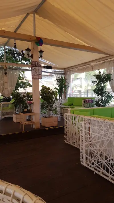Mystic cafe & bar