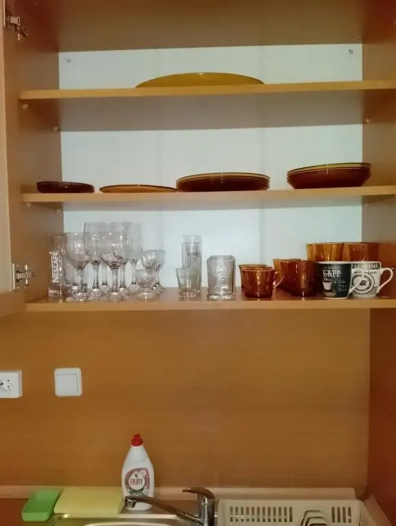 Студио с изглед към басейна