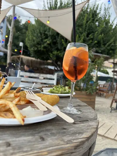 Bar Simple. beach