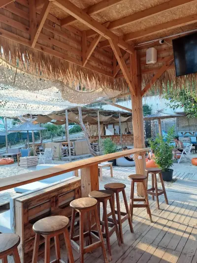 Bar Simple. beach